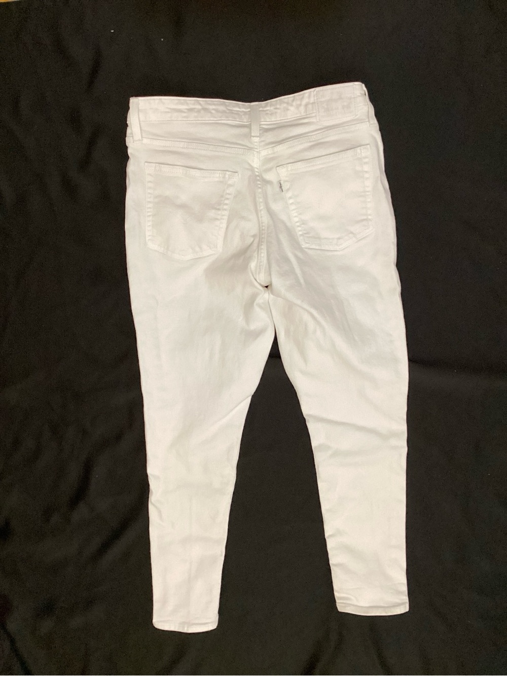 Levi's White Women's Skinny Jeans - Back Pocket Detail